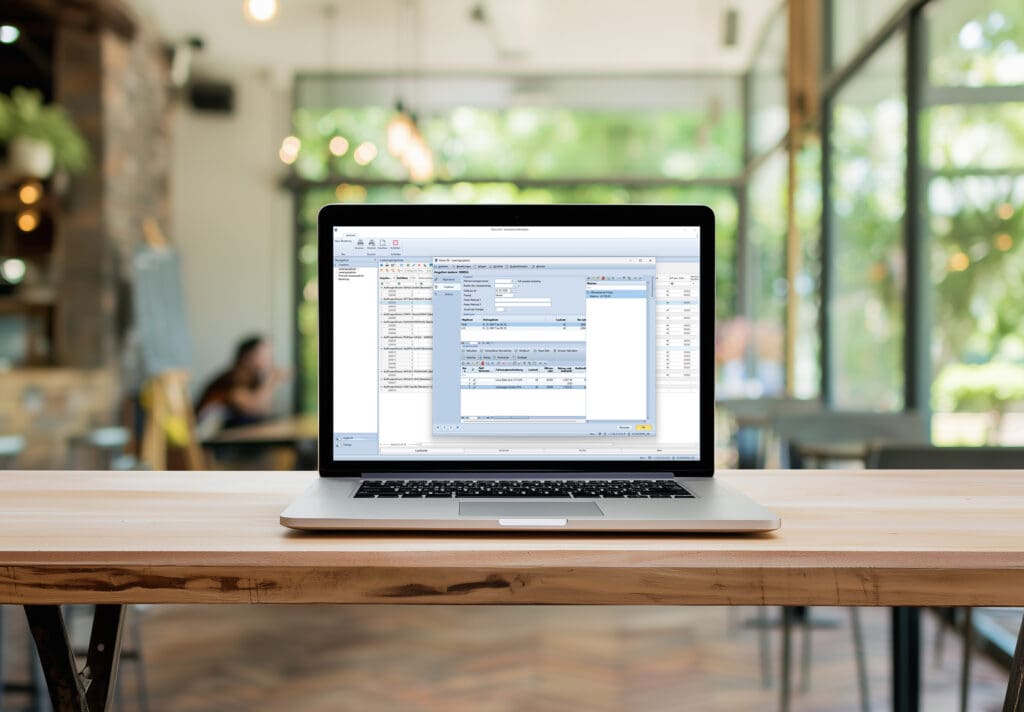 Laptop mit geöffneter CarWise Software als Symbol für die Anfänge des Unternehmens